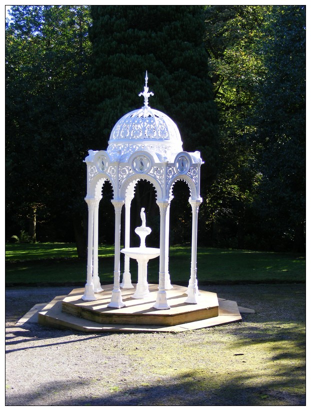 CATLOW_FOUNTAIN_WHITEHALL_PARK_2010_DONATED_BY_DARWENDAYS_(5).jpg